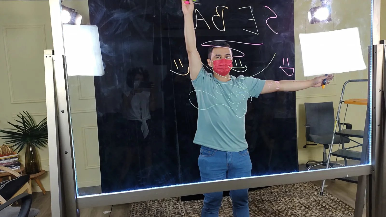 Prueba y demostración de la lightboard antes de ser entregada