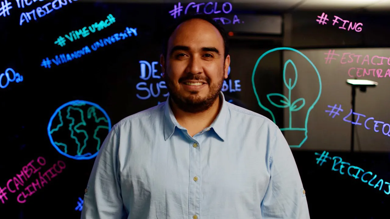 Rene Garrido en la Usach con la Lightboard