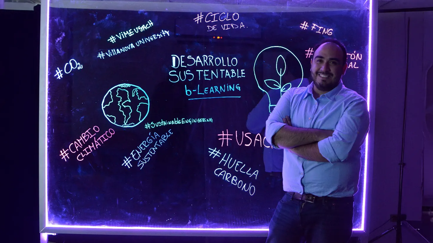 Rene Garrido en la Usach con la Lightboard